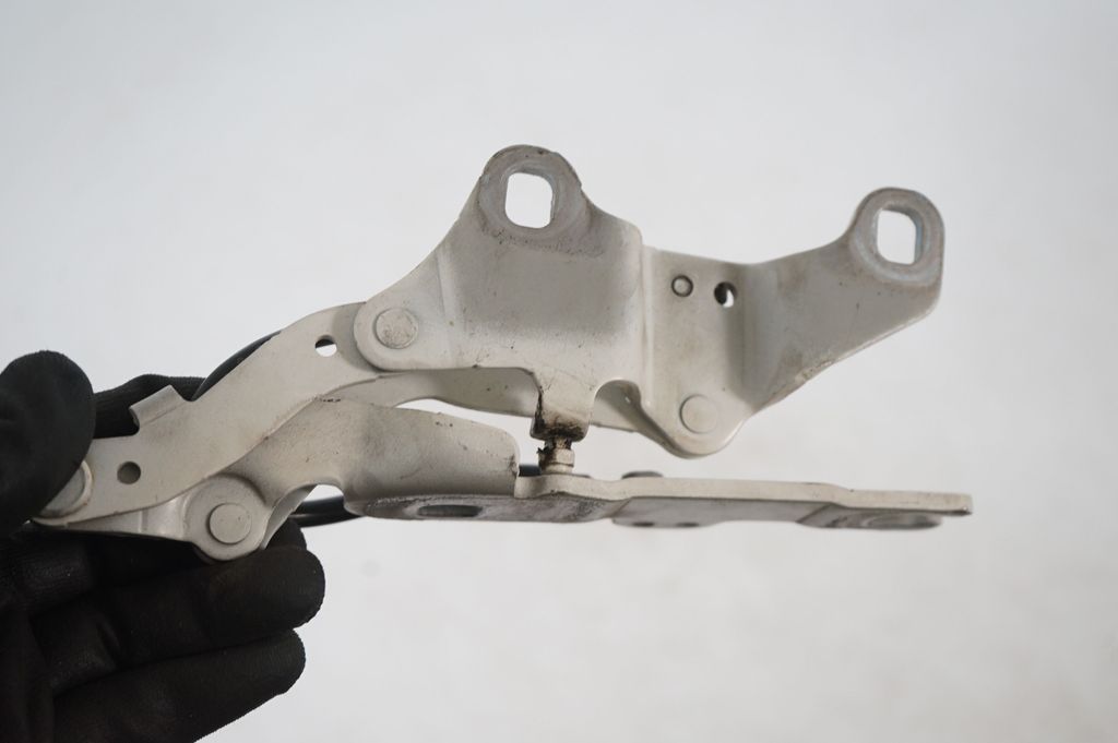 Engine bonnet/hood hinges (6)