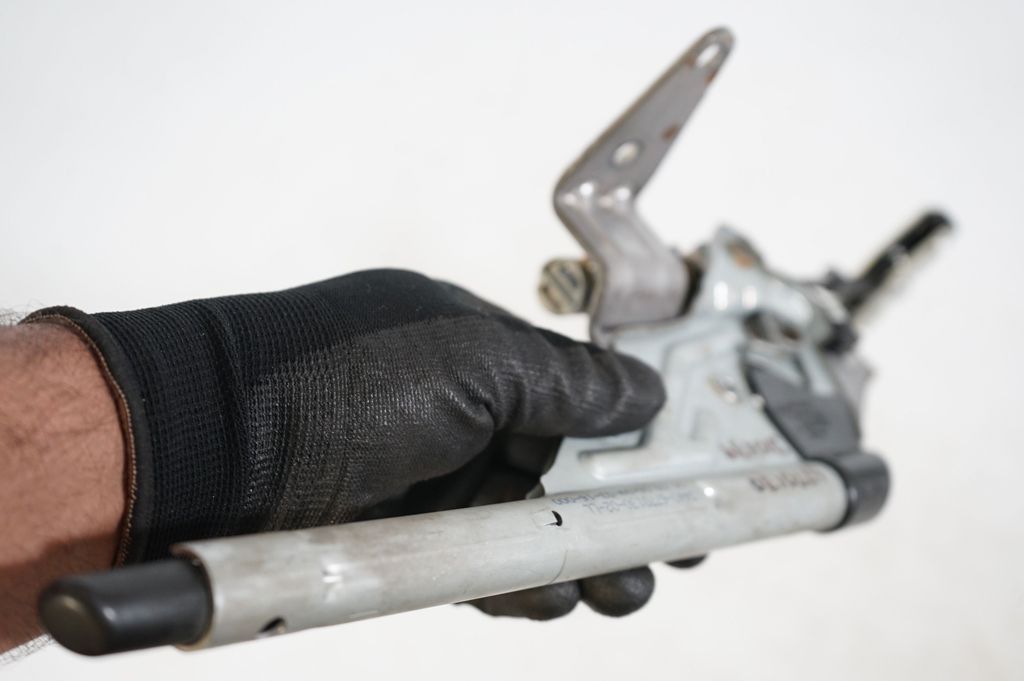 Handbrake/parking brake lever assembly (7)