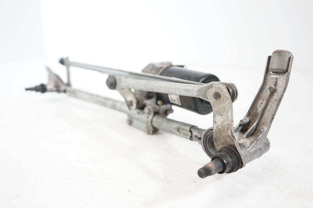 Front wiper linkage and motor (7)