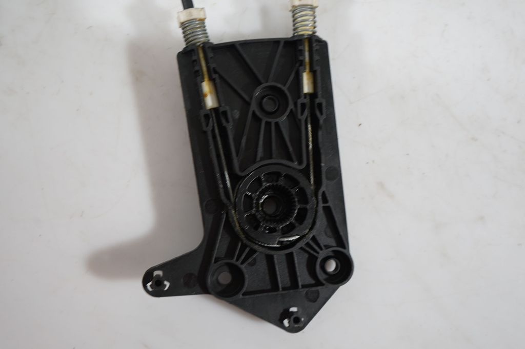 Front door window regulator with motor (8)