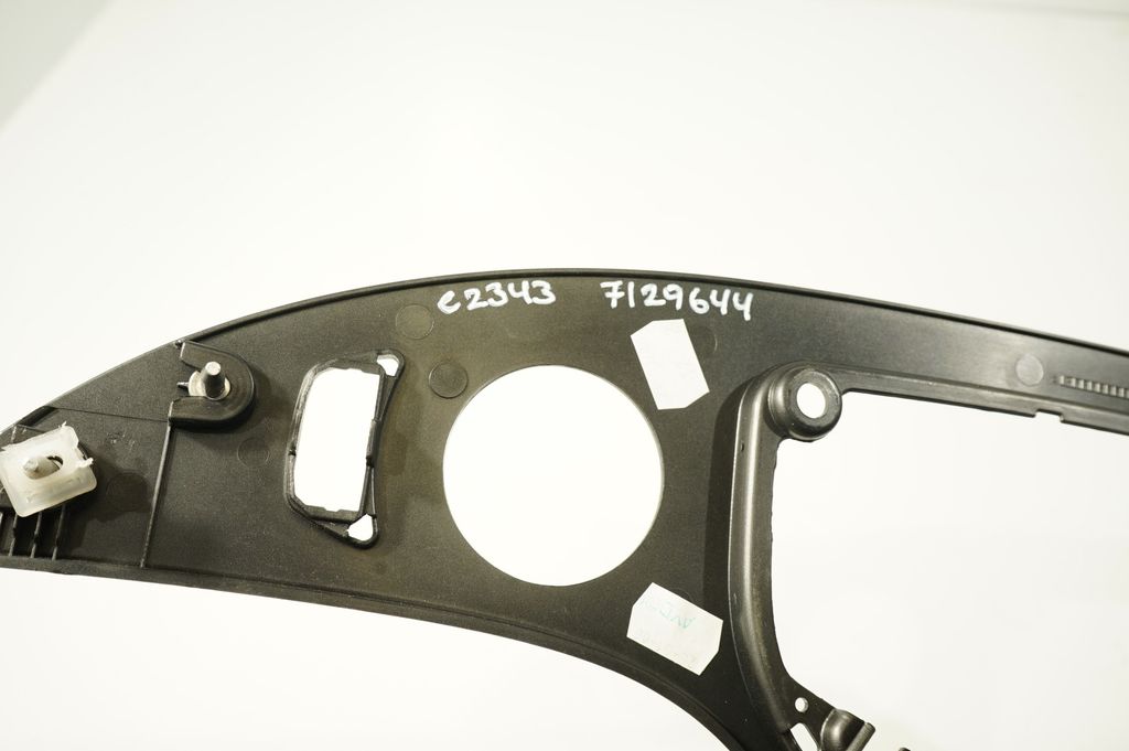 Gear shifter surround trim plastic (9)