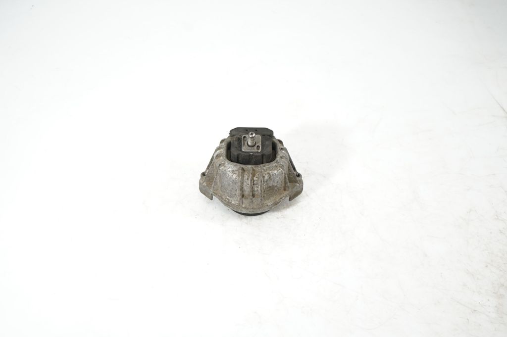 Engine mount bracket