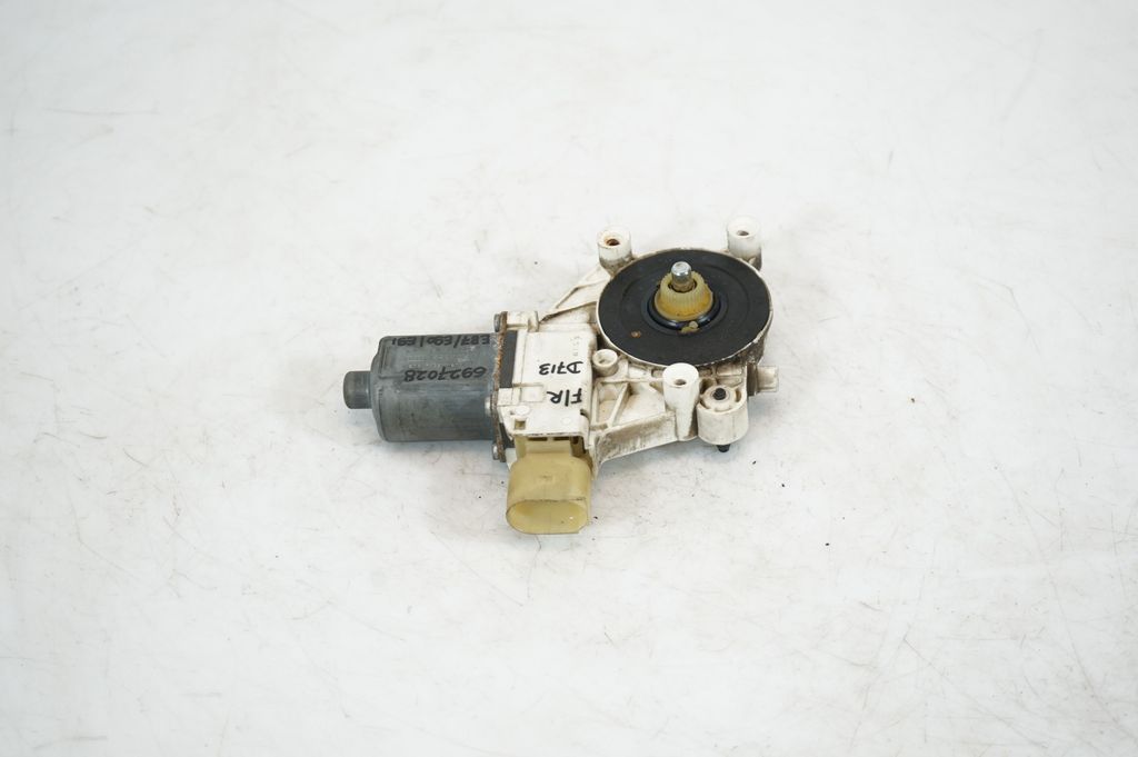 Front door window regulator with motor (3)