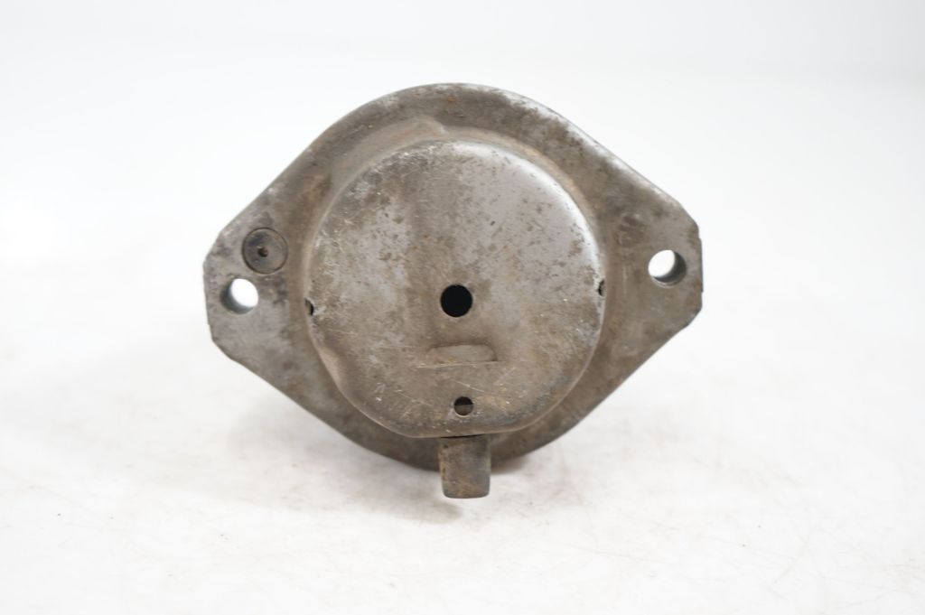 Engine mount bracket (6)