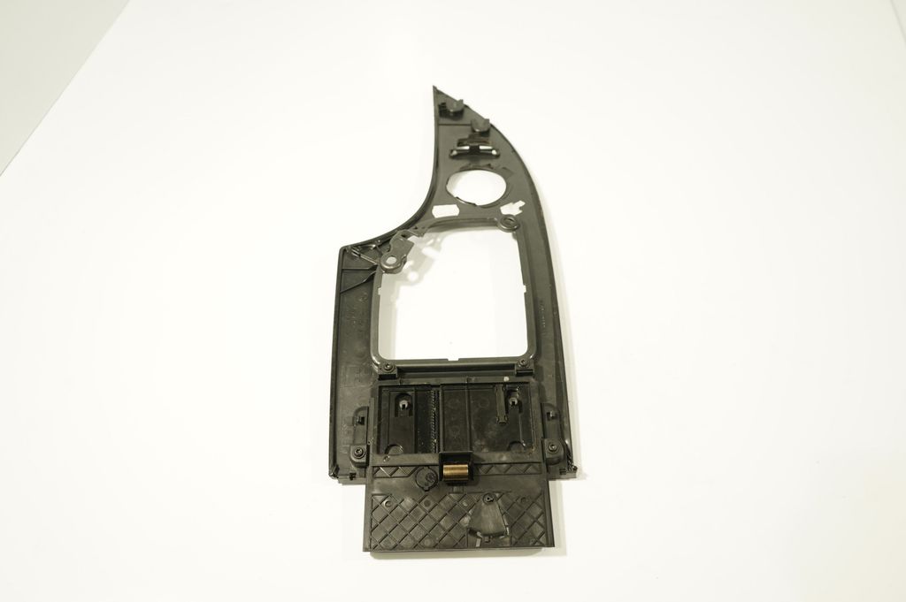 Gear shifter surround trim plastic (8)