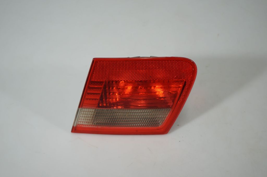 Tailgate rear/tail lights (3)