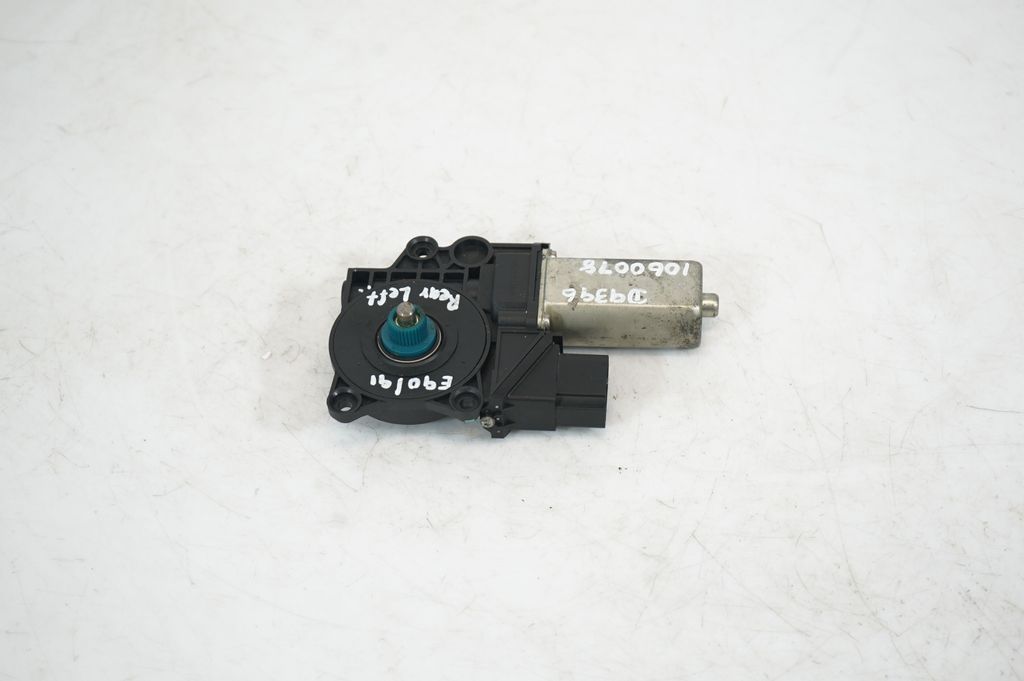 Rear door window regulator with motor (3)