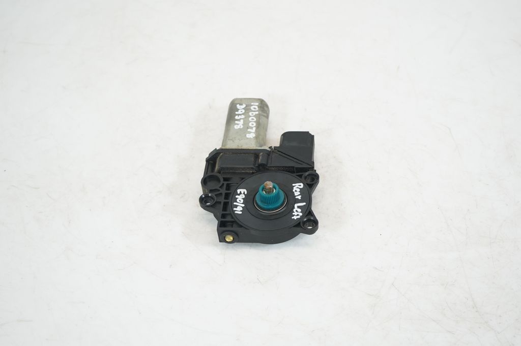 Rear door window regulator with motor (2)