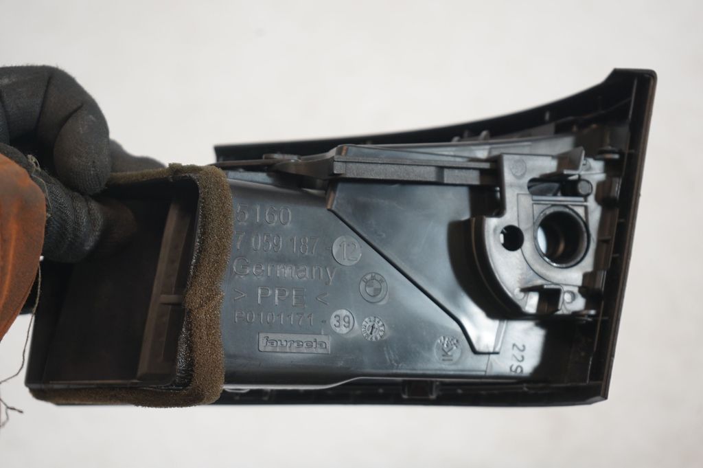 Dashboard side air vent grill/cover trim (8)