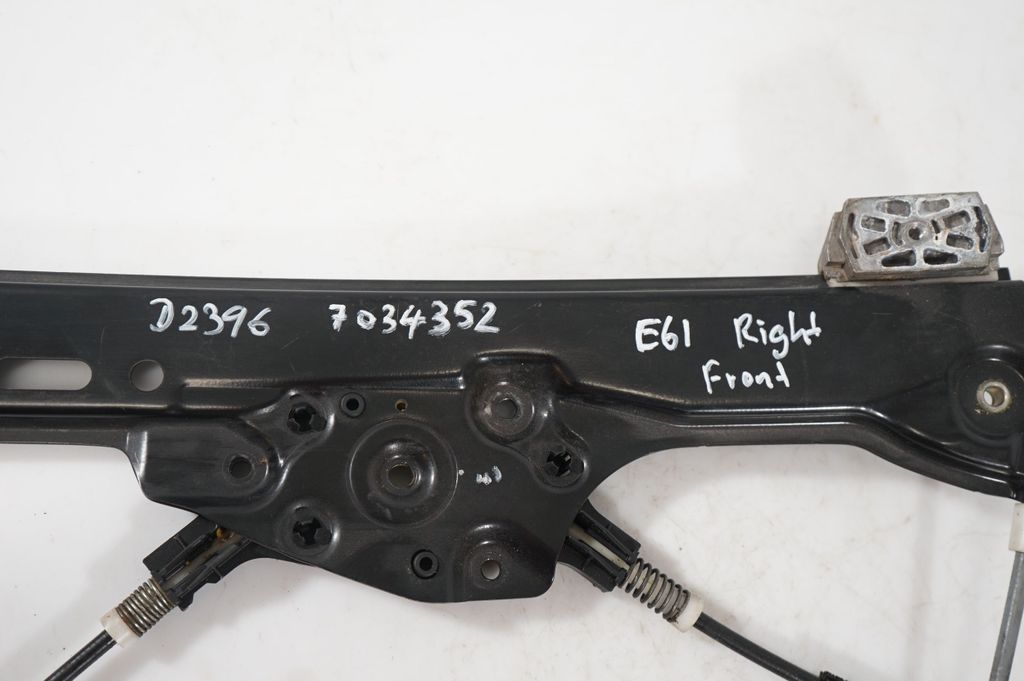 Front door window regulator with motor (9)