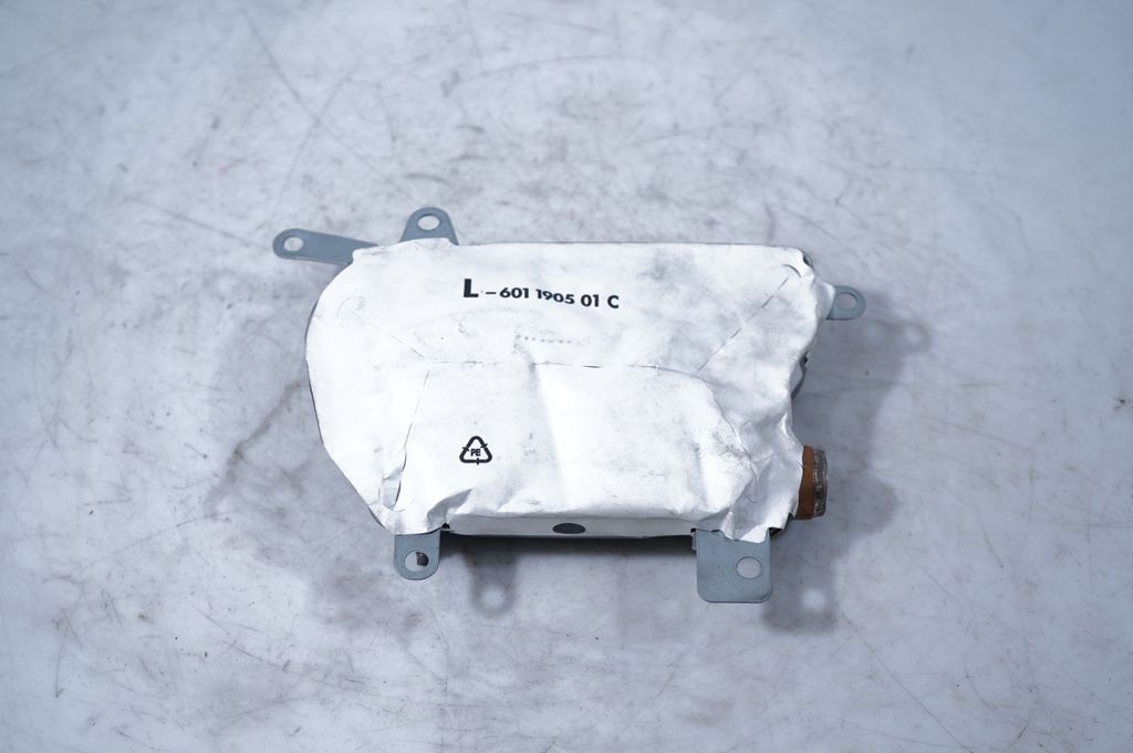 Front door airbag (6)