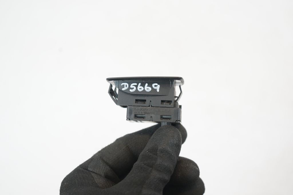 Electric window control switch (7)