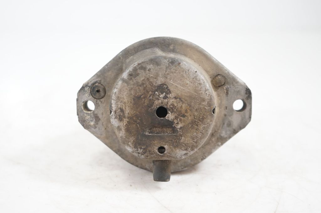 Engine mount bracket (6)