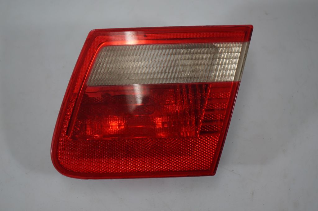 Tailgate rear/tail lights (6)