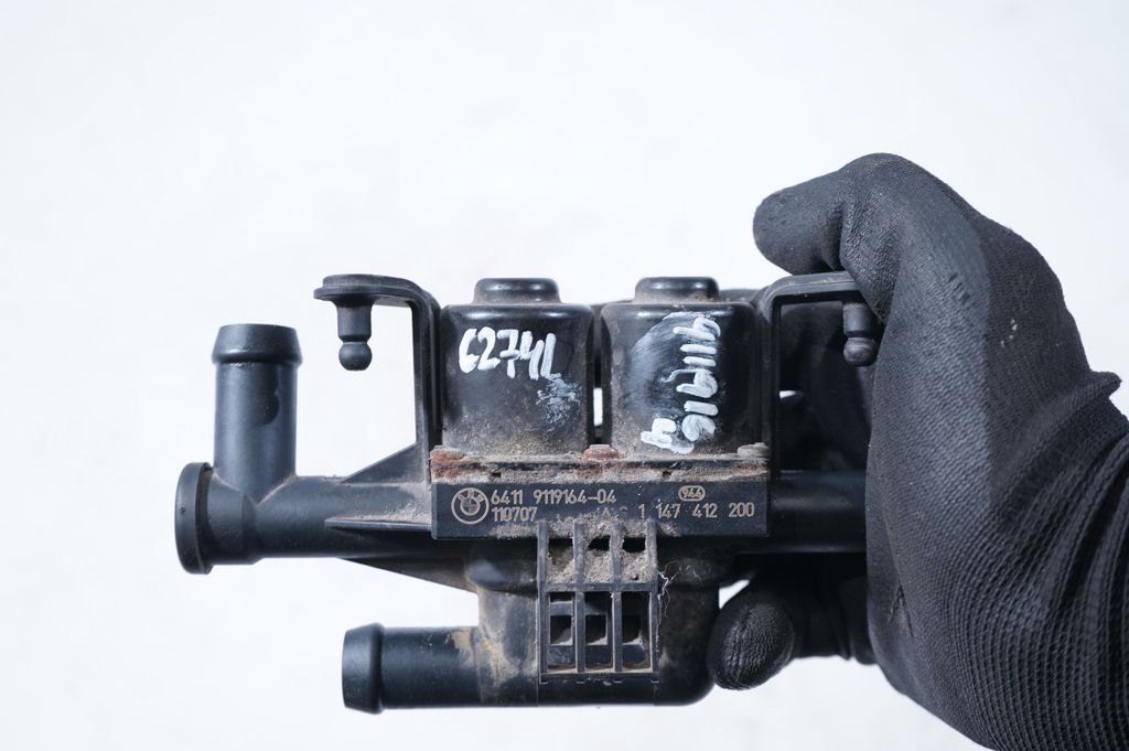 Coolant heater control valve (10)