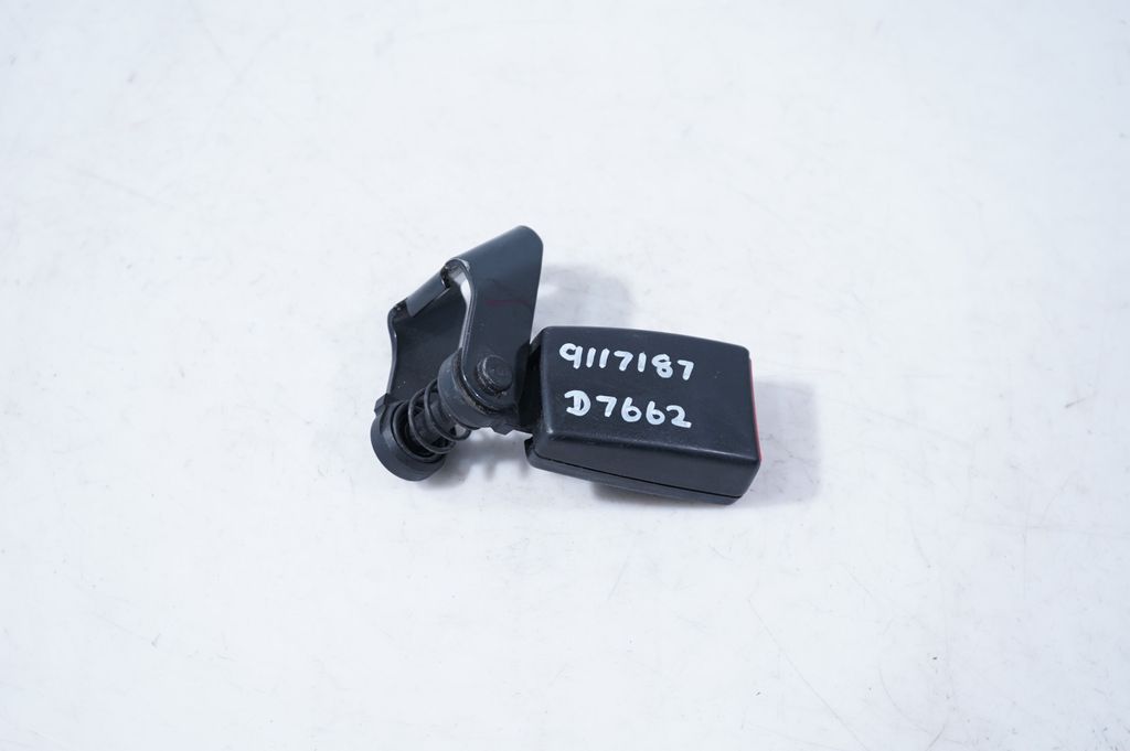 Rear seatbelt buckle (5)