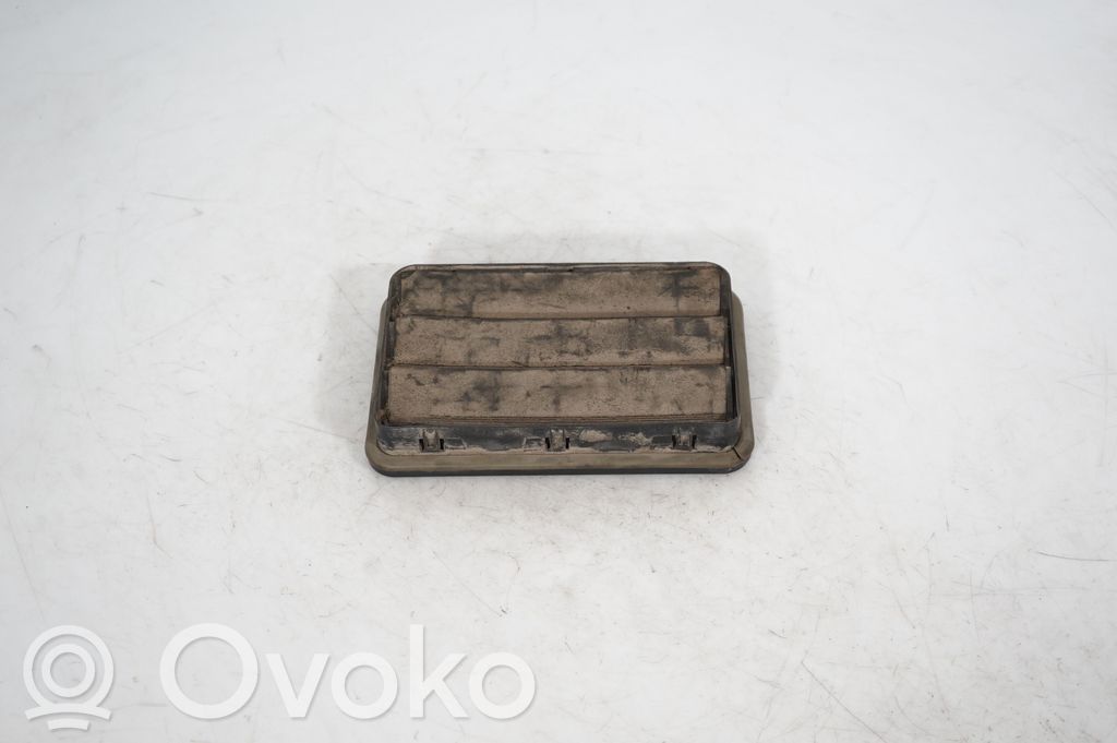 Quarter panel pressure vent (5)