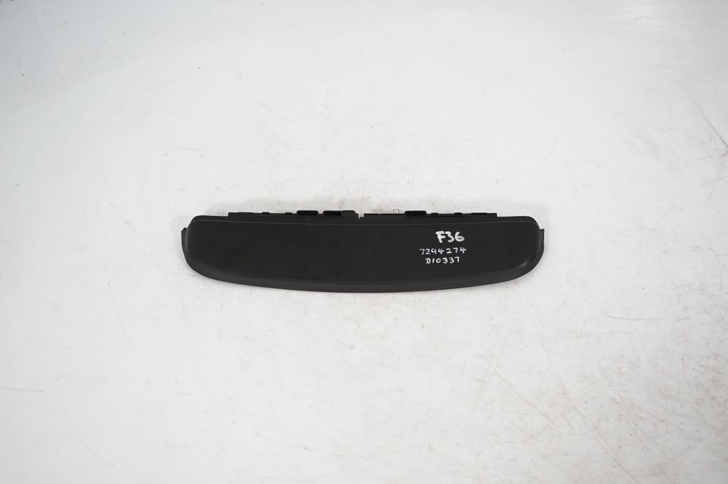 Third/center stoplight