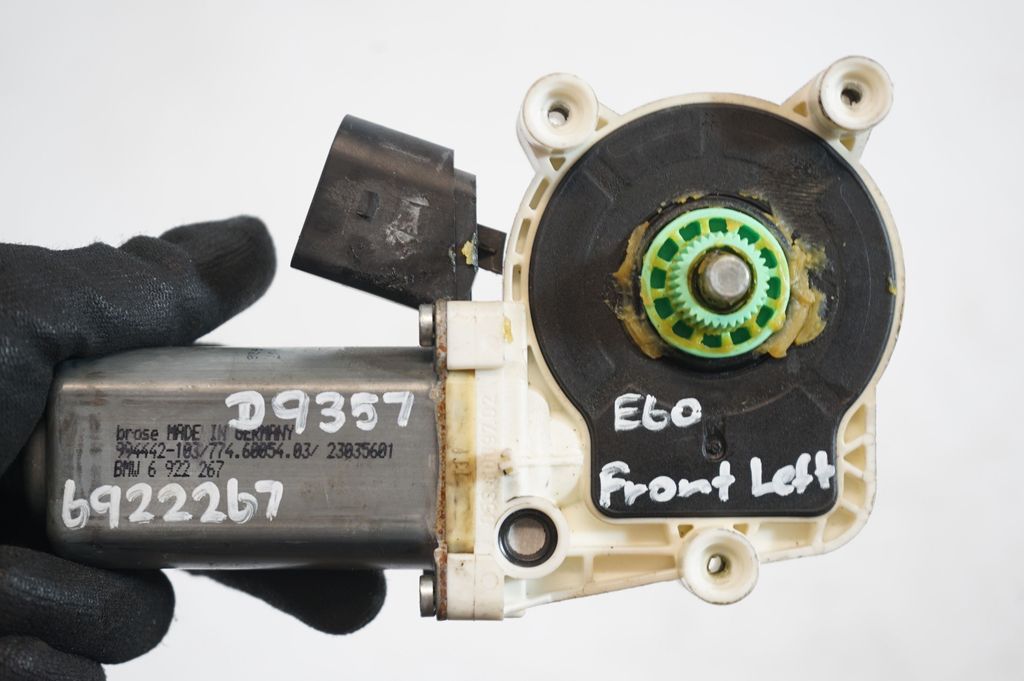 Front door window regulator motor (8)