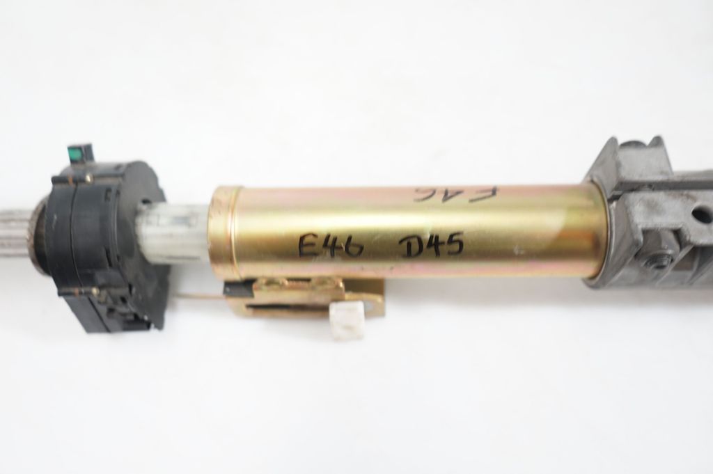 Steering wheel axle (9)