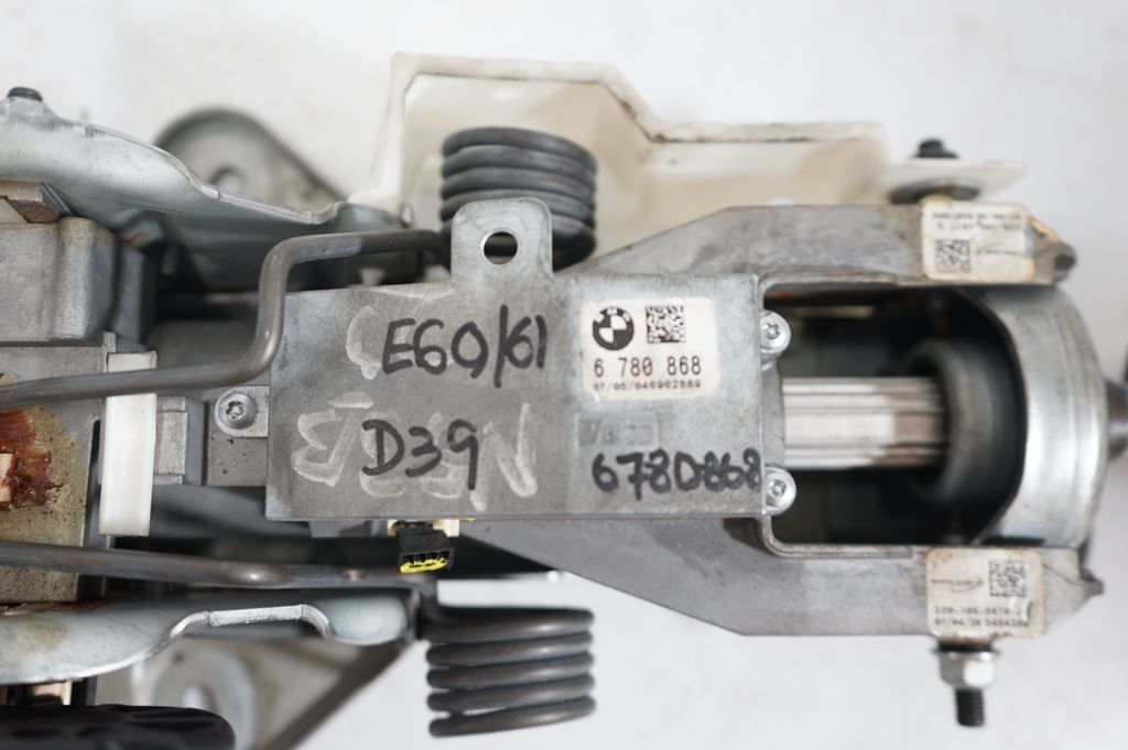 Steering wheel axle (10)