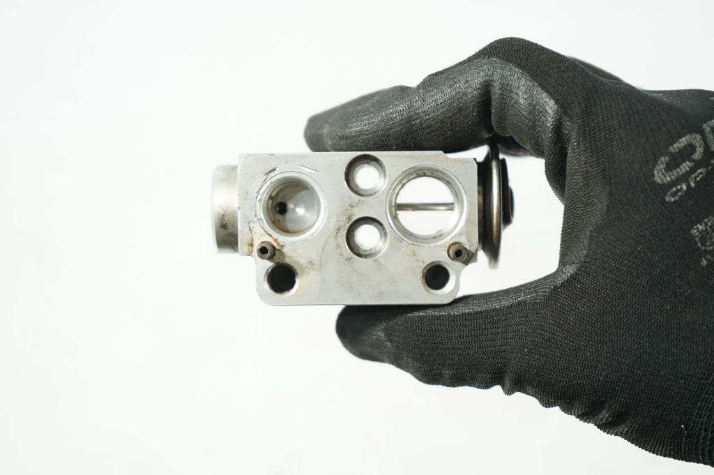 Air conditioning (A/C) expansion valve (7)