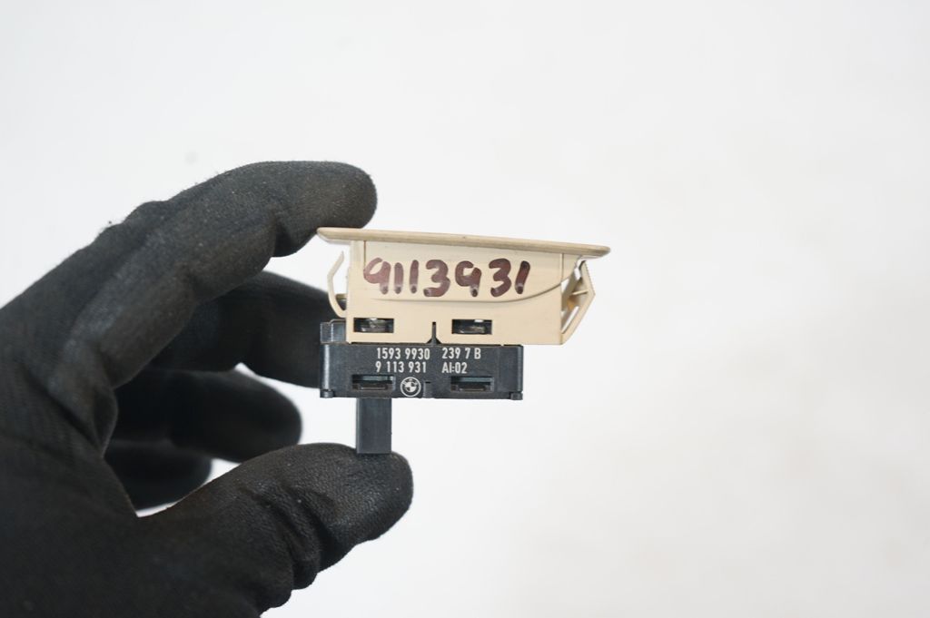 Electric window control switch (9)