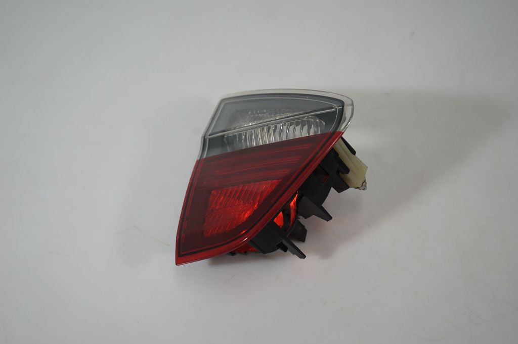 Tailgate rear/tail lights (2)