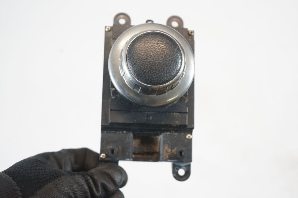 Head unit multimedia control (8)