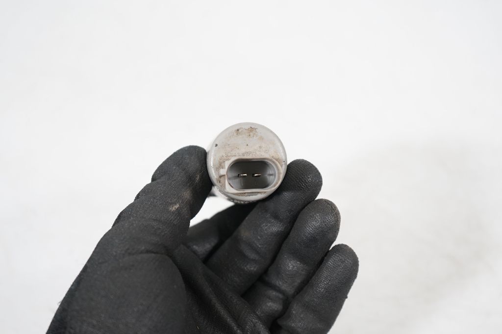 Windscreen/windshield washer pump (6)