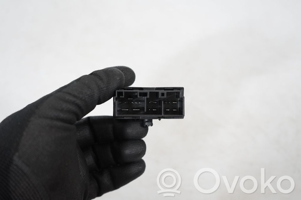 Seat control module (6)