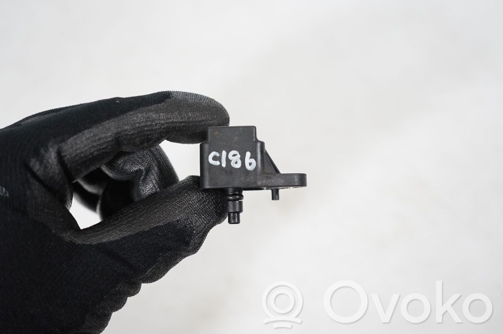 Air pressure sensor (8)