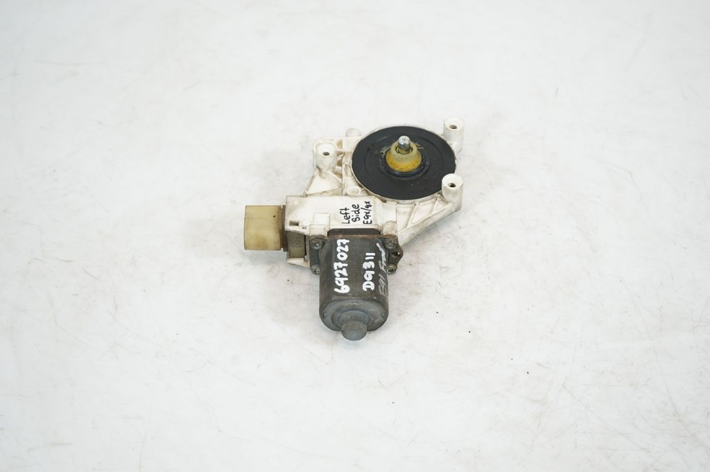 Front door window regulator with motor (4)