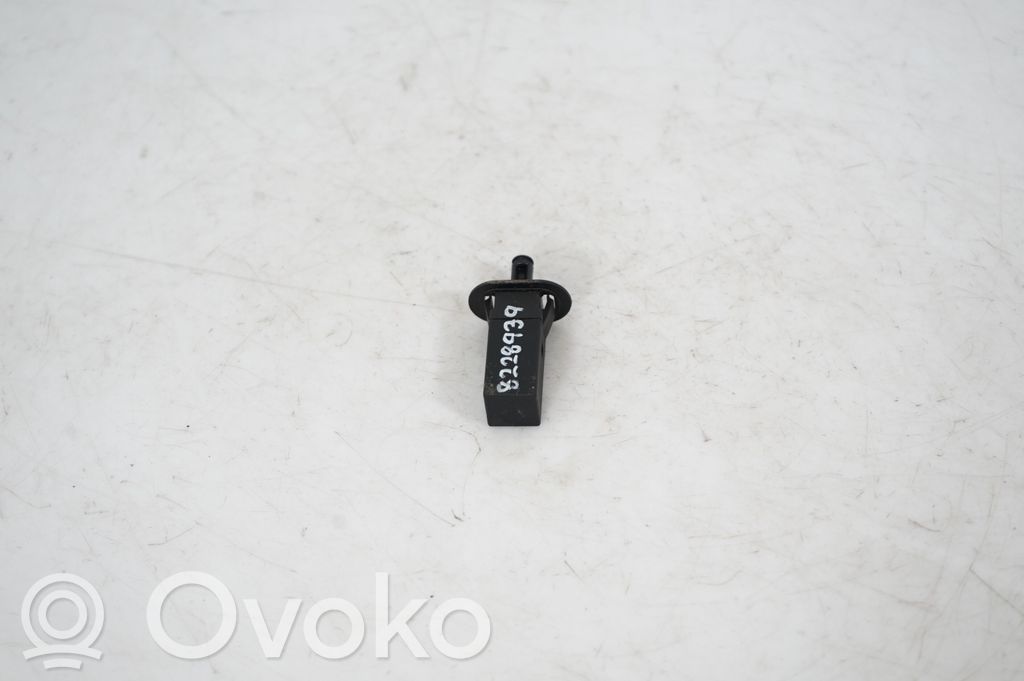 Fuel tank cap lock (4)