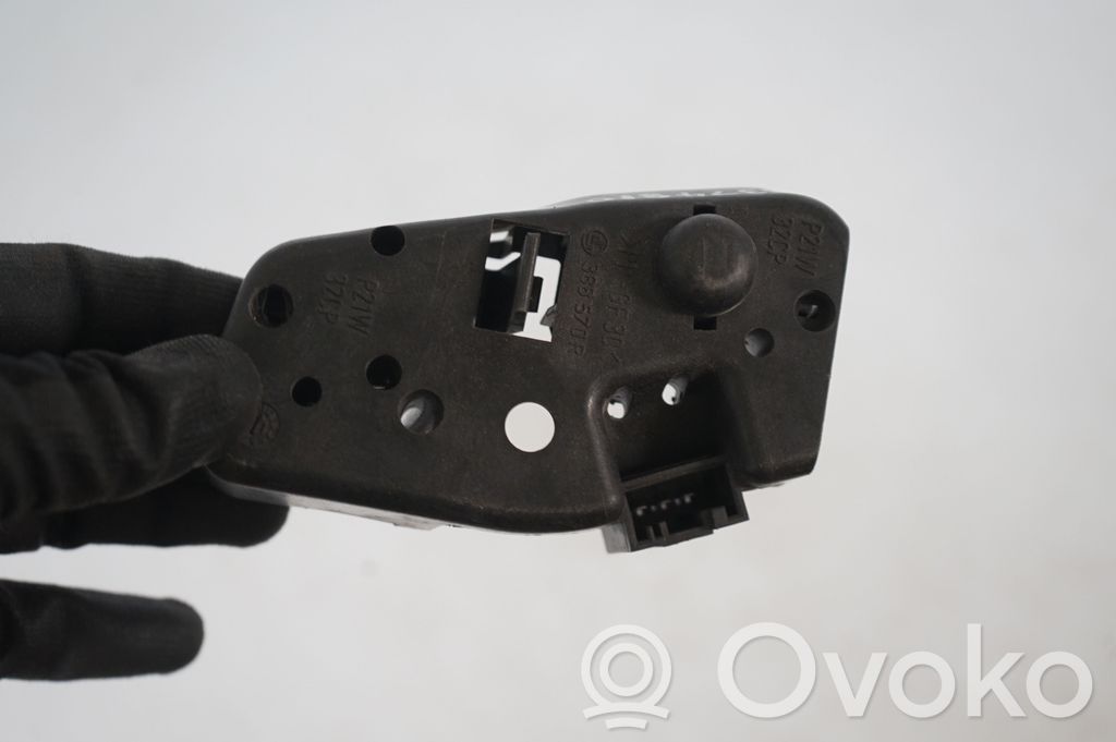 Tail light bulb cover holder (7)