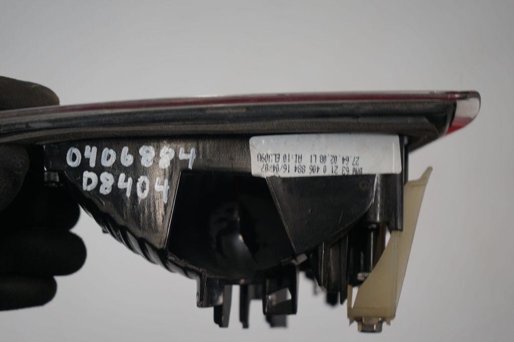 Tailgate rear/tail lights (8)