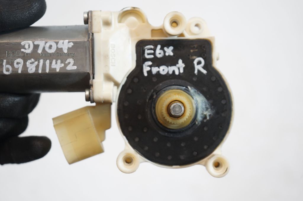 Front door window regulator with motor (6)