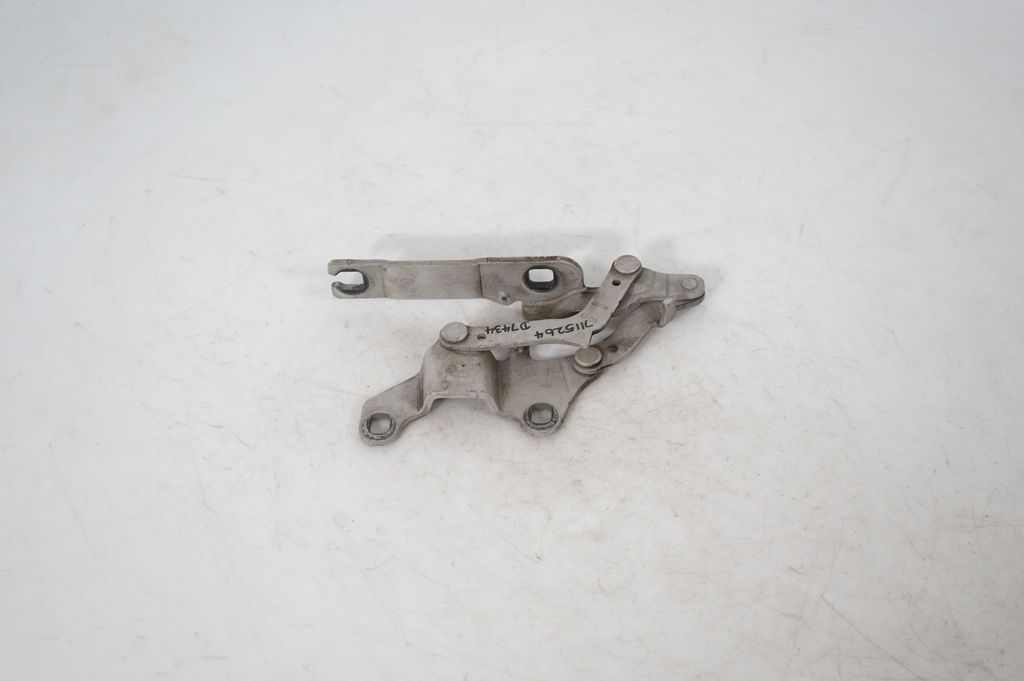 Engine bonnet/hood hinges (3)