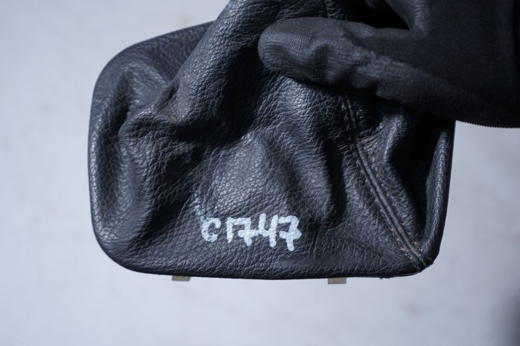 Handbrake trim (7)