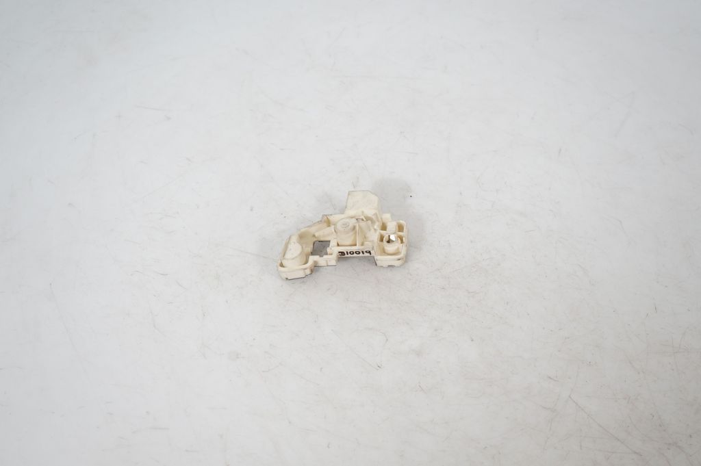 Tail light bulb cover holder (6)