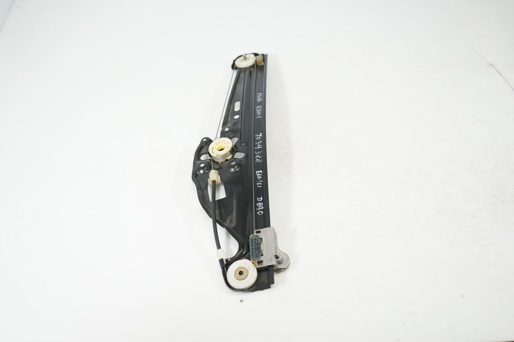 Rear door window regulator with motor (2)