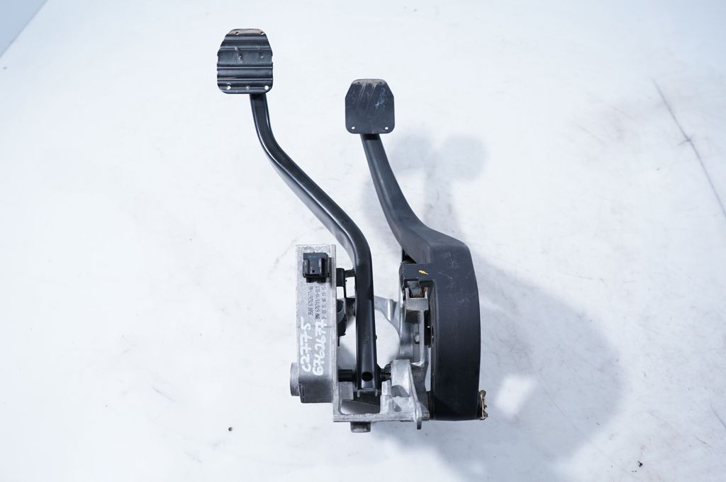 Pedal assembly (2)