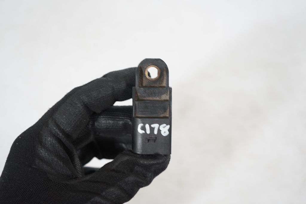 Camshaft position sensor (9)