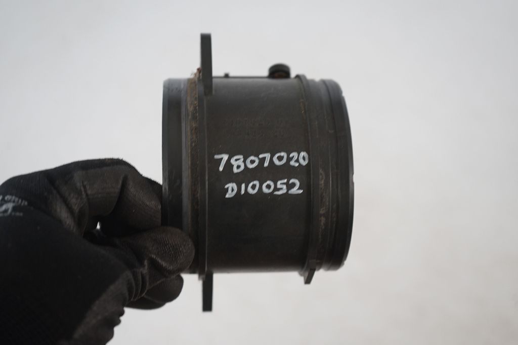 Mass air flow meter (8)