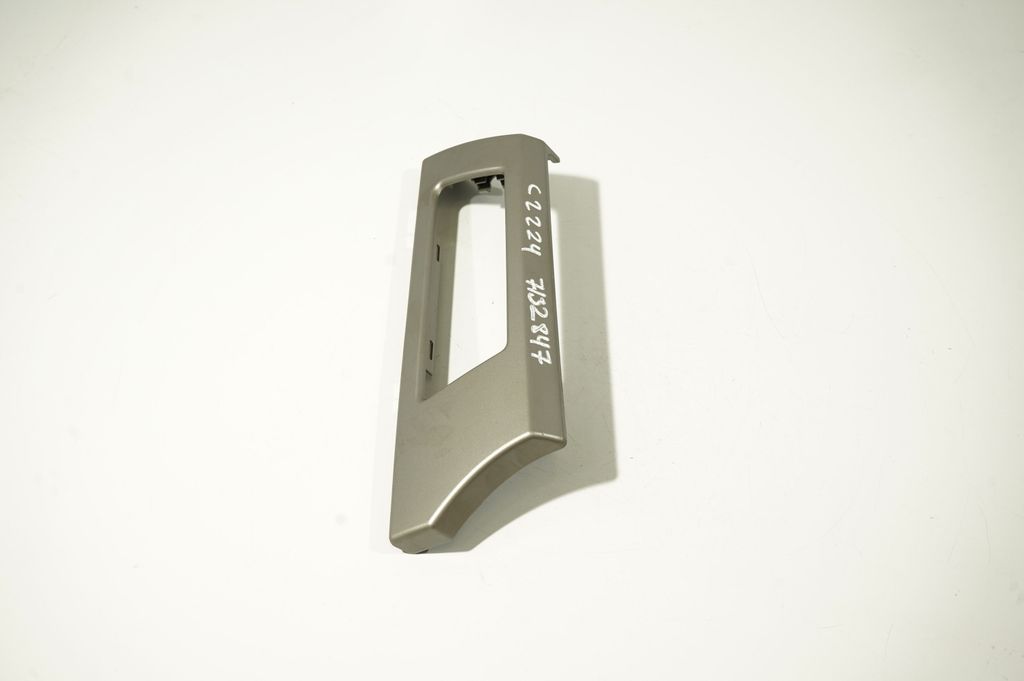 Dashboard glove box trim (2)