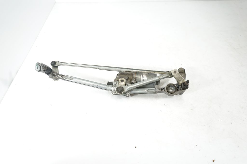 Front wiper linkage and motor (5)