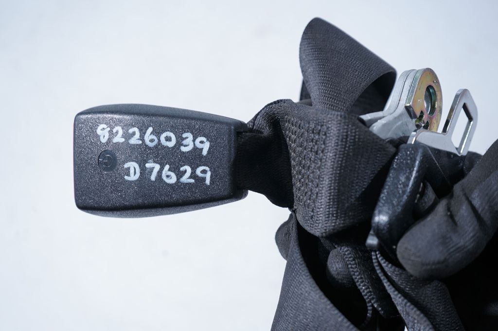 Rear seatbelt buckle (7)