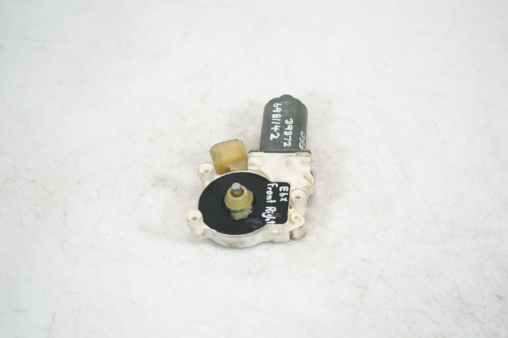 Front door window regulator with motor (2)