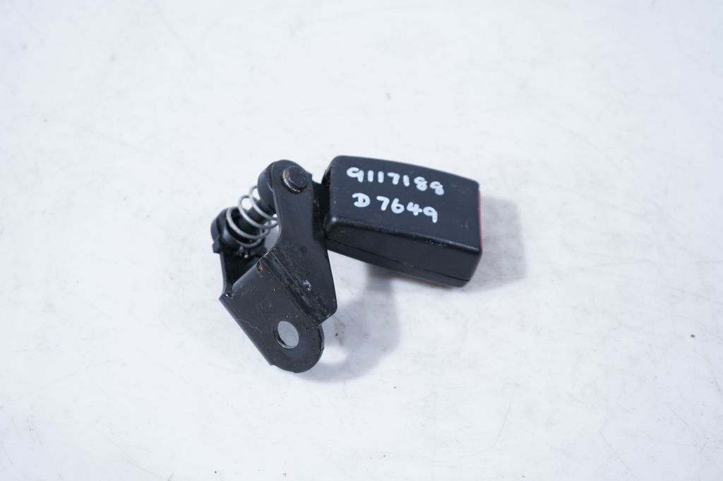 Rear seatbelt buckle (6)