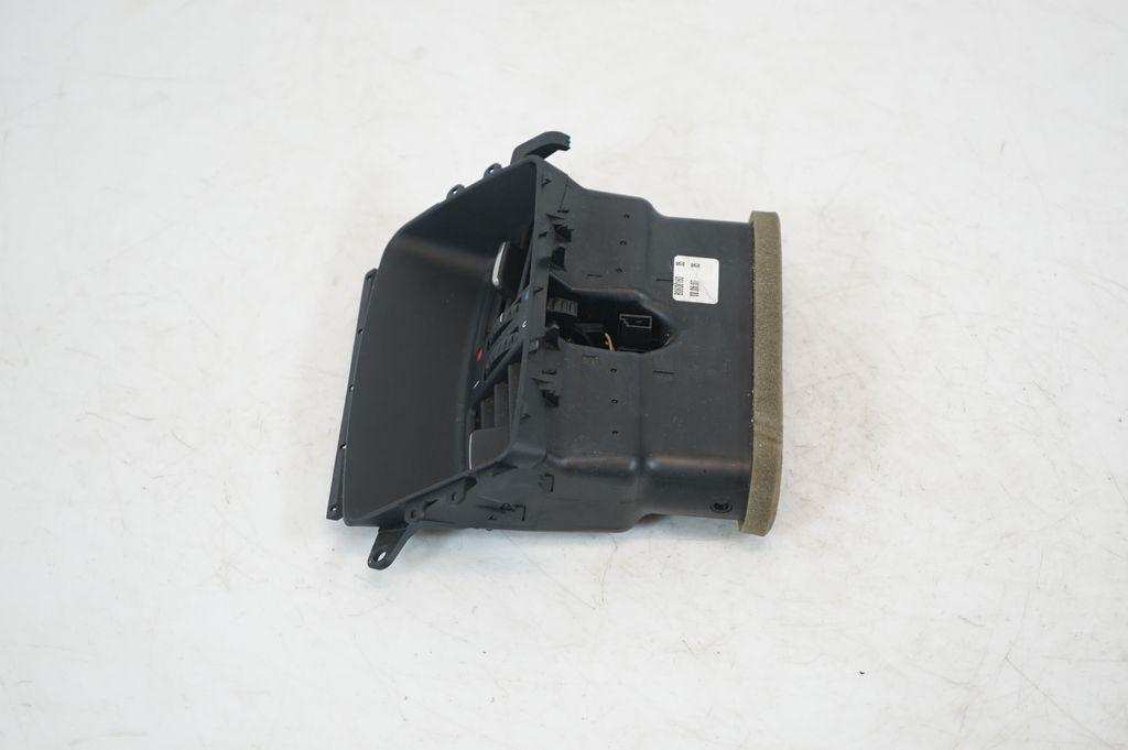 Rear air vent grill (2)